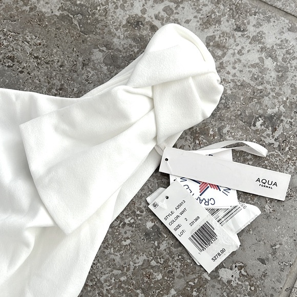 AQUA Scuba Bow One Shoulder Mermaid Gown in White, Size 2 New w/Tag (SOLD OUT) - Picture 4 of 7